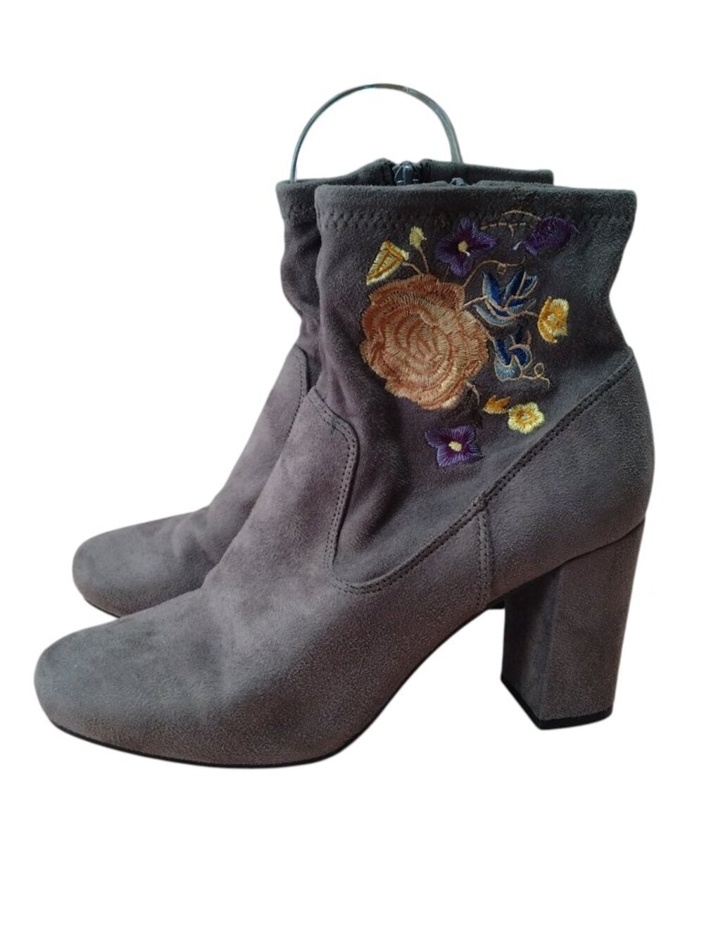 Carlos Santana Size 10M Gray Reva Floral Embroidered 3.5”  Heel Ankle Booties
